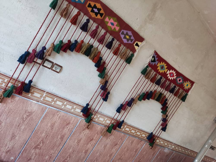 پرده سنتی با کتیبه گلیم دستبافت